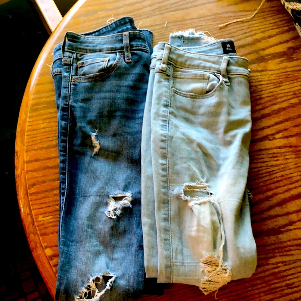 2 Hollister hi-rise super skinny jeans; 1 crop 1 not. Both included in price!